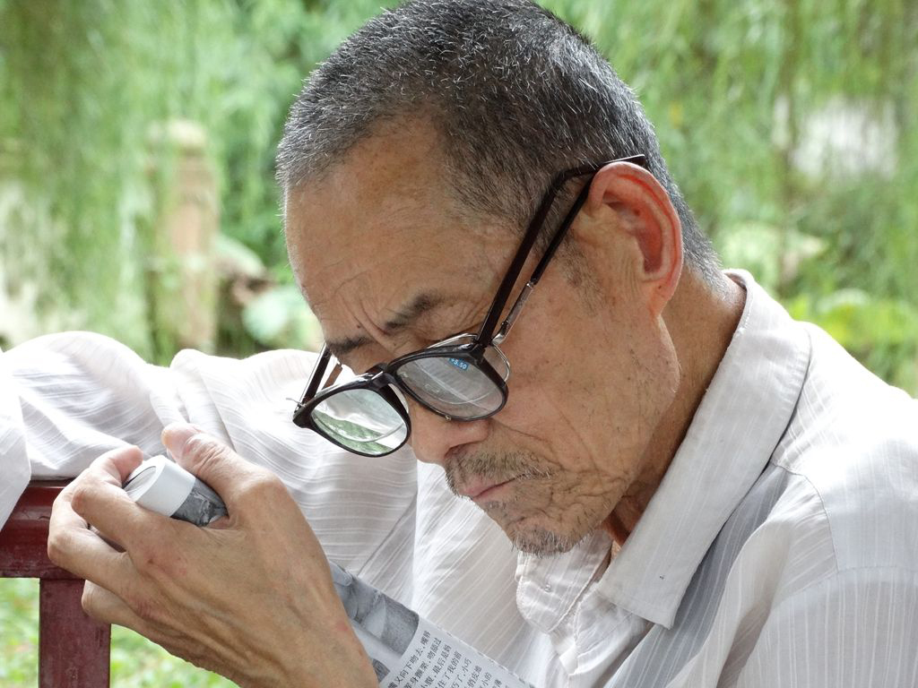 淘汰老花鏡，換戴多焦鏡，近視老花只需一副