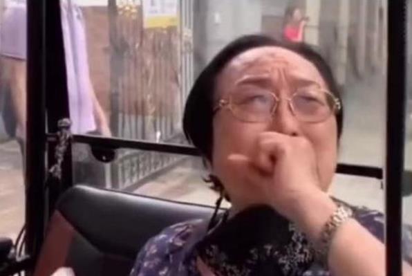 老花鏡不能隨意佩戴，按照年齡度數(shù)購(gòu)買不準(zhǔn)確