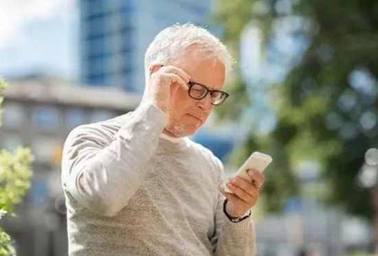 美麗島多焦鏡：戴老花鏡不驗(yàn)光，對眼睛造成傷害？